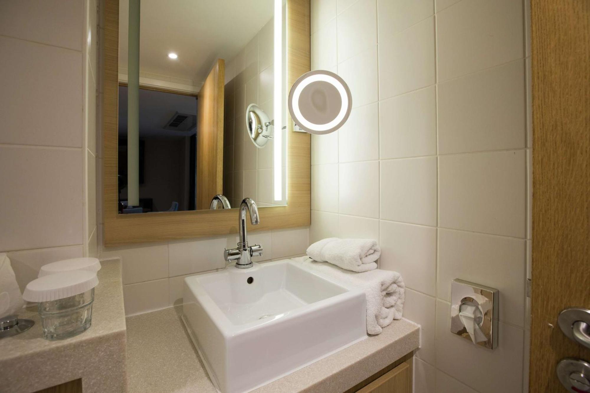 Doubletree By Hilton Coventry Building Society Arena Hotel Eksteriør billede